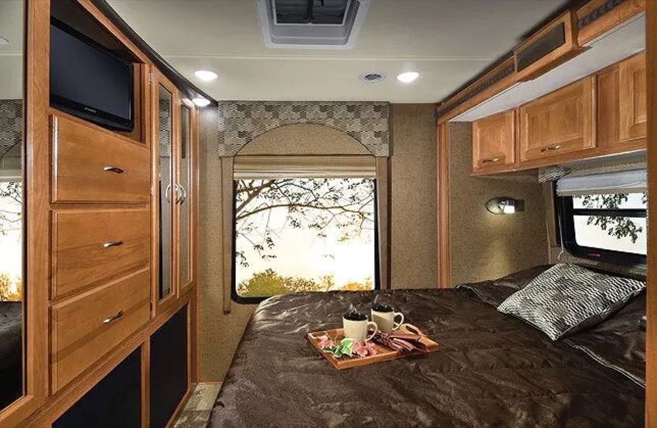 2018 Coachmen Concord 300DS Review