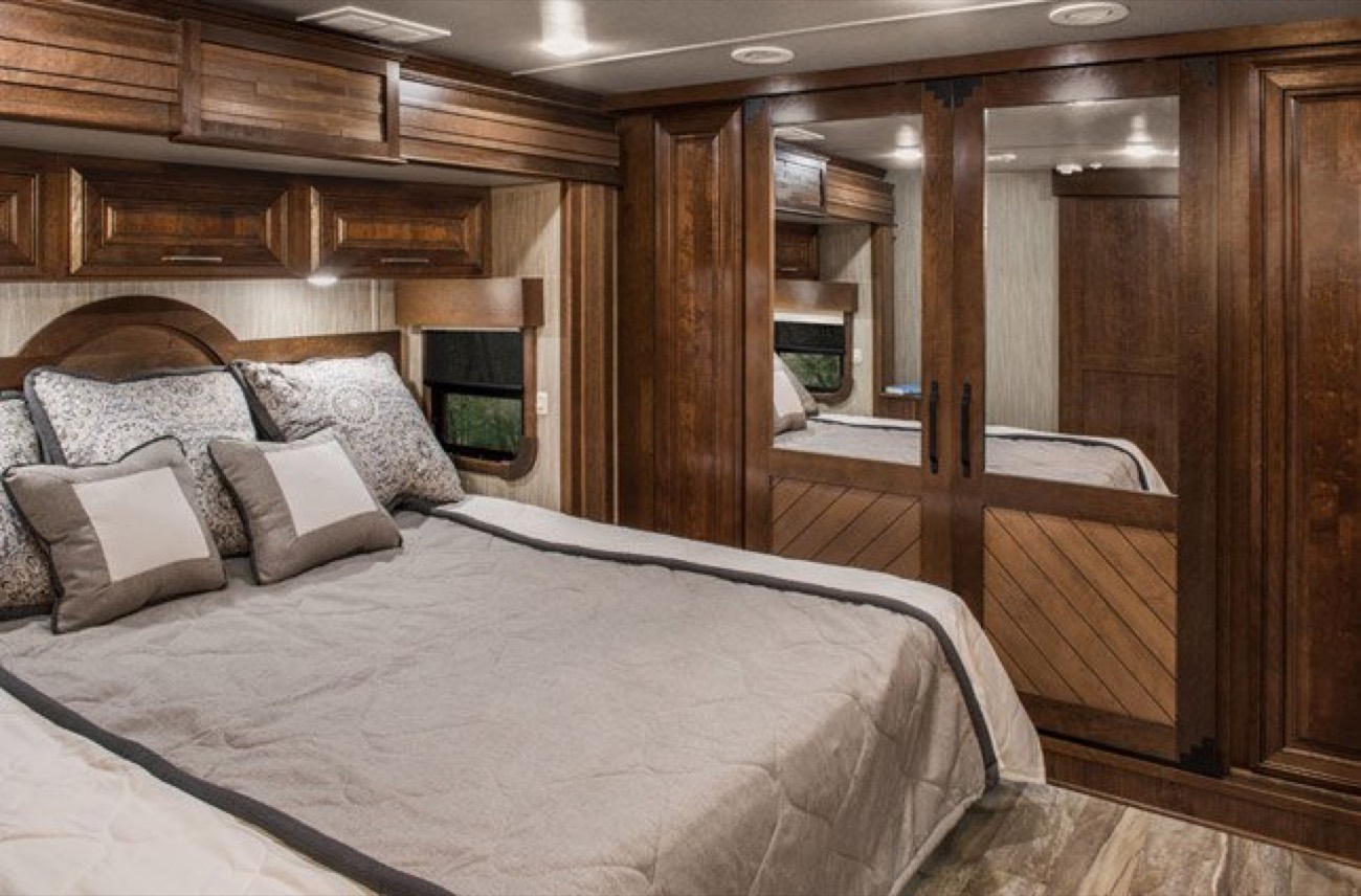 2018 DRV Luxury Suites MSA 40 Review