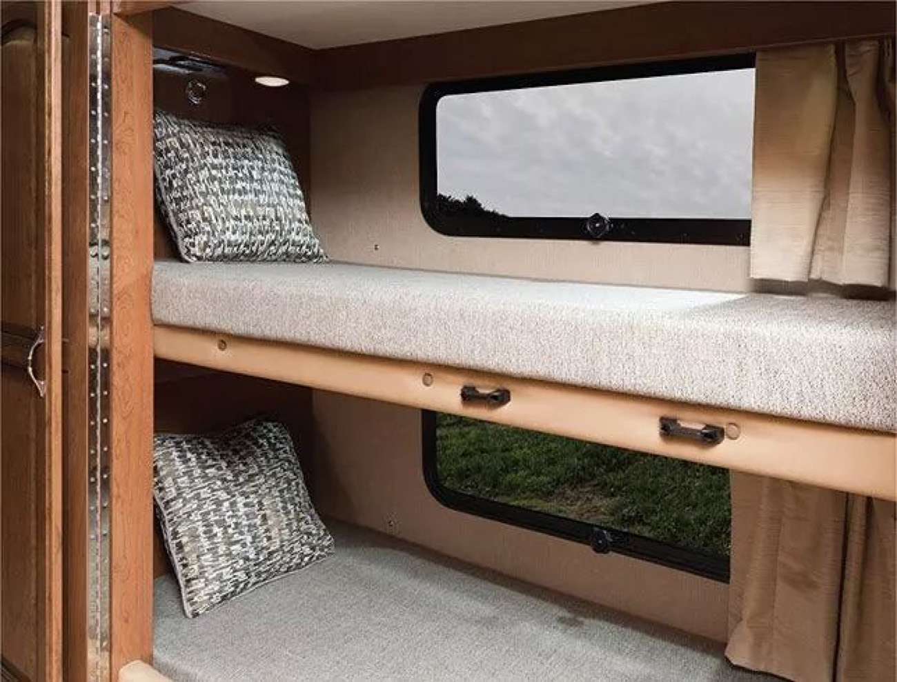 2018 Holiday Rambler Vacationer XE 36F Review